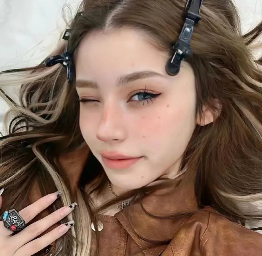 春燕展翅